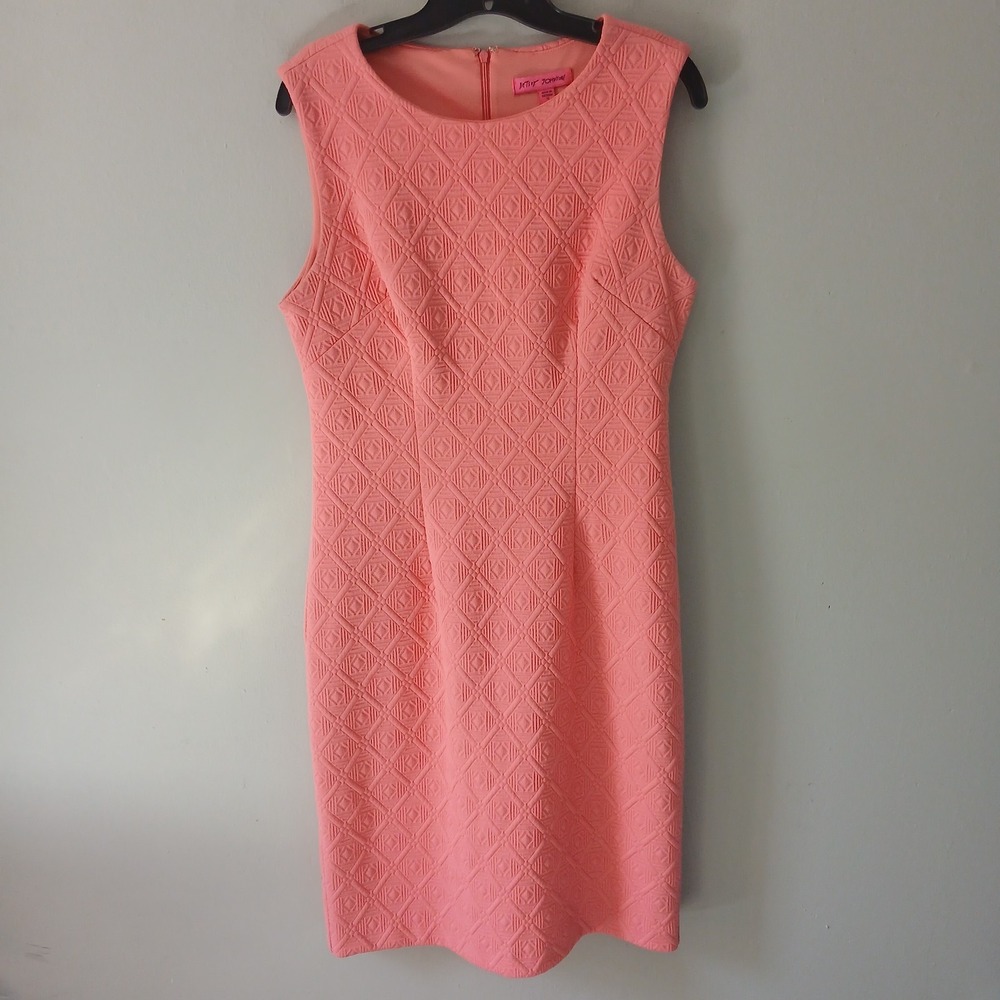 Betsey Johnson Women's Size 10 Salmon Pink Sheath Dress Embossed Sleeveless